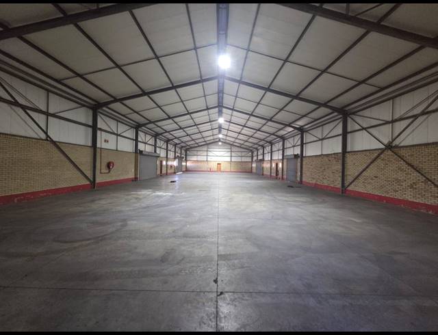7,300M² WAREHOUSE TO LET IN MEREBANK EAST